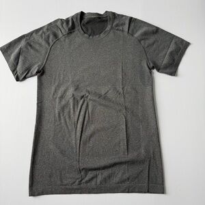 Lululemon Metal Vent Tech Short-Sleeve Shirt
Graphite Grey Small